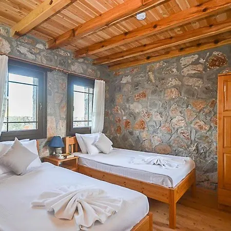 Sleeps 6 Pool Air Con Wifi *