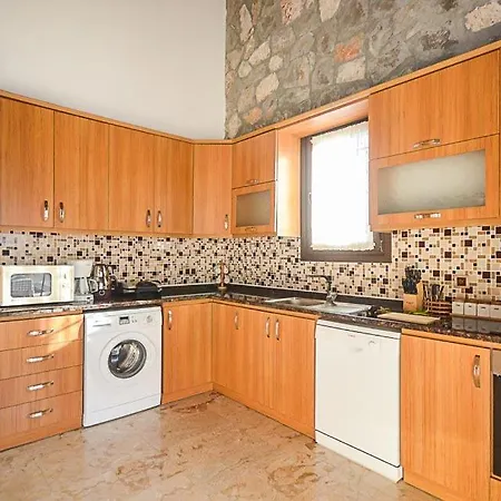 Villa Sleeps 6 Pool Air Con Wifi