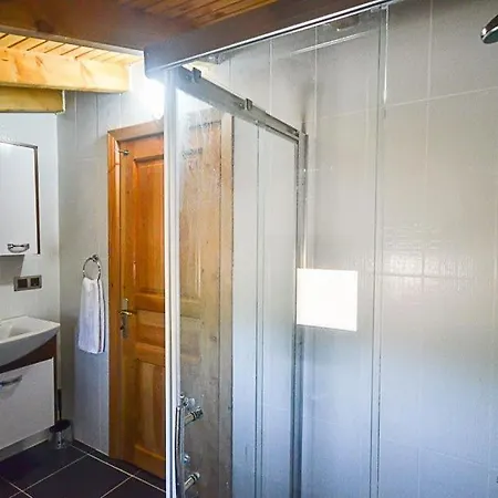 Sleeps 6 Pool Air Con Wifi