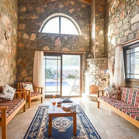 فيلة Sleeps 6 Pool Air Con Wifi *