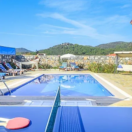 فيلة Sleeps 6 Pool Air Con Wifi